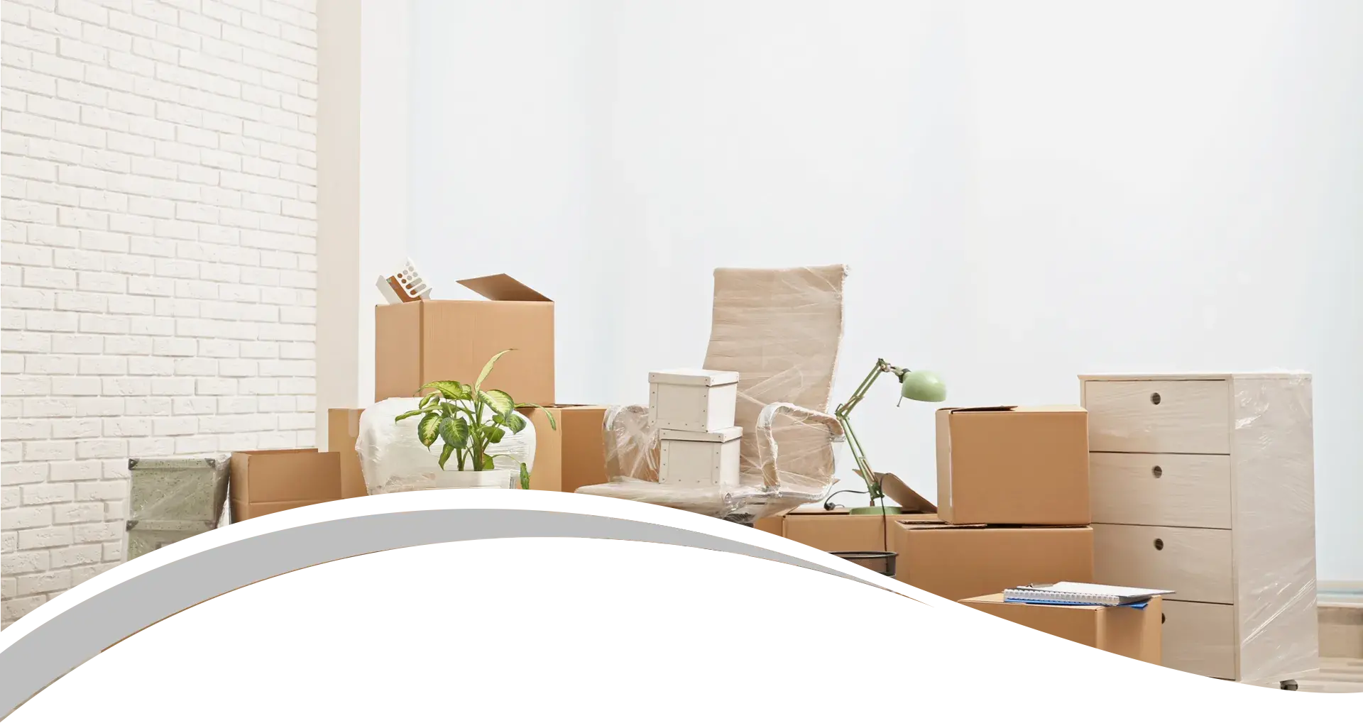 Boîtes et cartons emballés prêts pour un déménagement